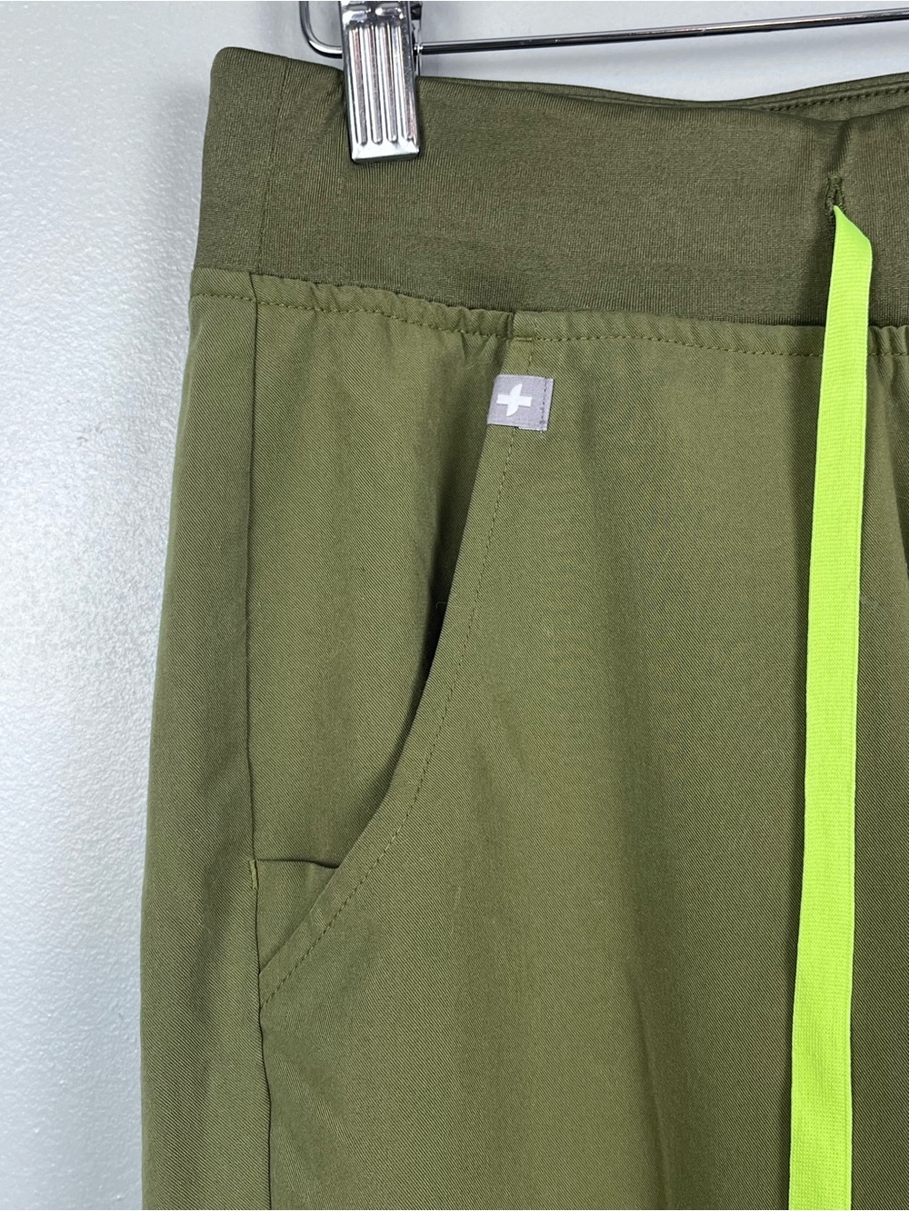 Figs Women's Zamora Jogger Scrub Pants in Olive W18SW2005 Size XXS; Uniform, ER - Picture 4 of 15